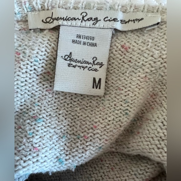 Super cute polar bear with glasses sweater - Picture 4 of 4